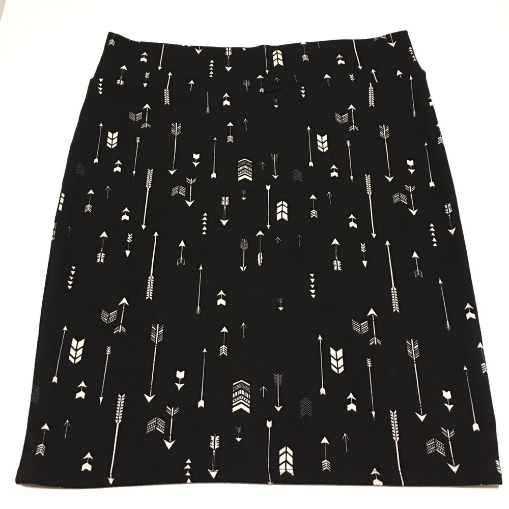 EUC LuLaRoe 3XL Unicorn Arrows Cassie pencil skirt